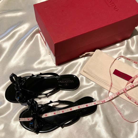 ❌ SOLD ❌ Valentino Garavani Rubber Rockstud Thong Size 36 - Picture 5 of 7